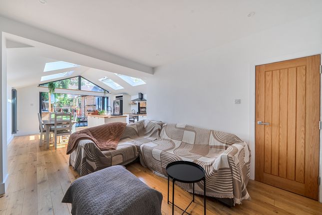 41, Carlingford Road, Morden photo 3