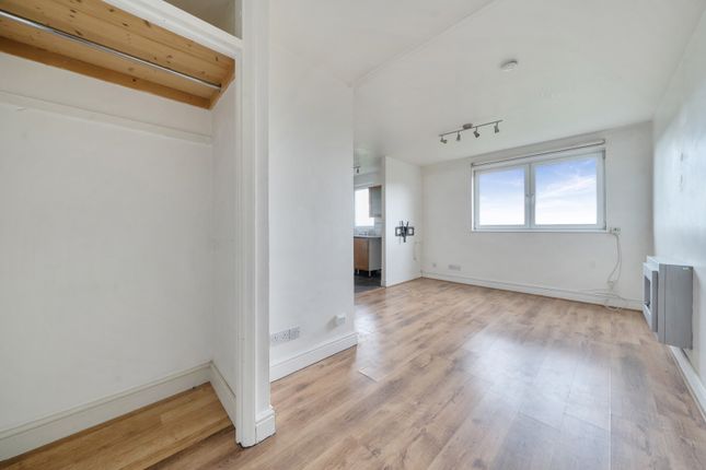 Flat 34, Blake House,, Porchester Mead, Beckenham photo 3