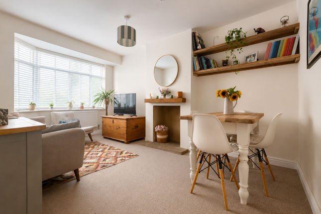2, Folly Drive, Swindon photo 4