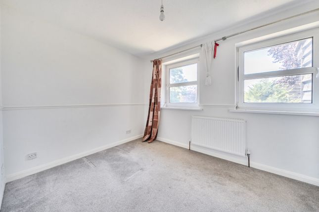 27, Moreton Avenue, Isleworth photo 4