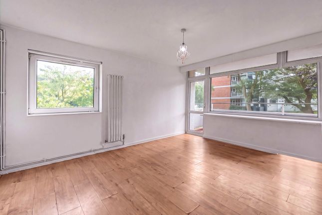 Flat 6 Blendworth, Wanborough Drive, London photo 4