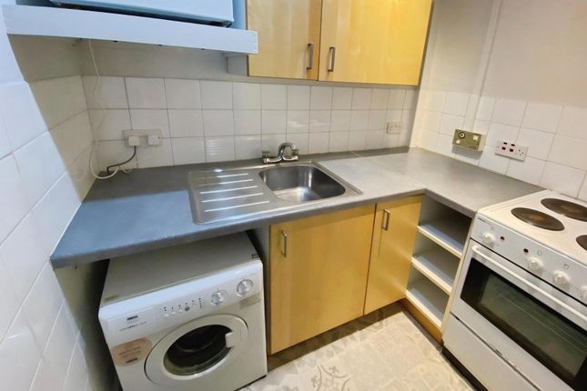 Flat PF2, 25, Watson Crescent, Edinburgh photo 4