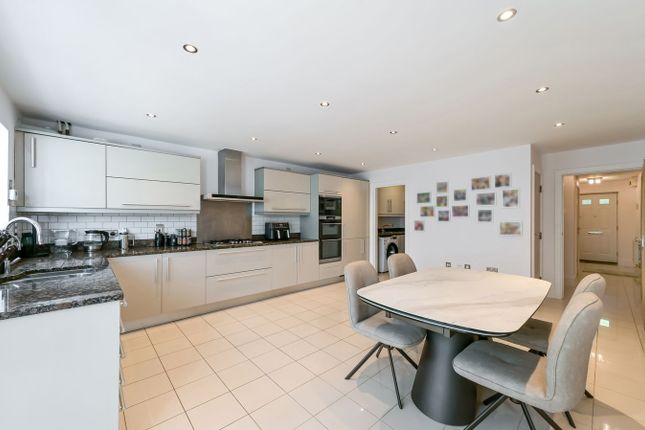 9, Castle Mews, Weybridge photo 4