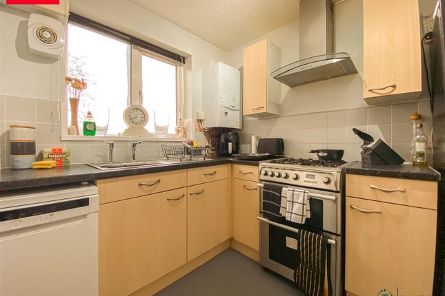 3, Bronrhiw Fach, Caerphilly photo 4