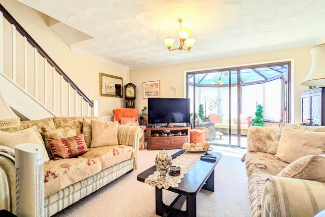 6 Riverside Park, Merthyr Tydfil photo 4