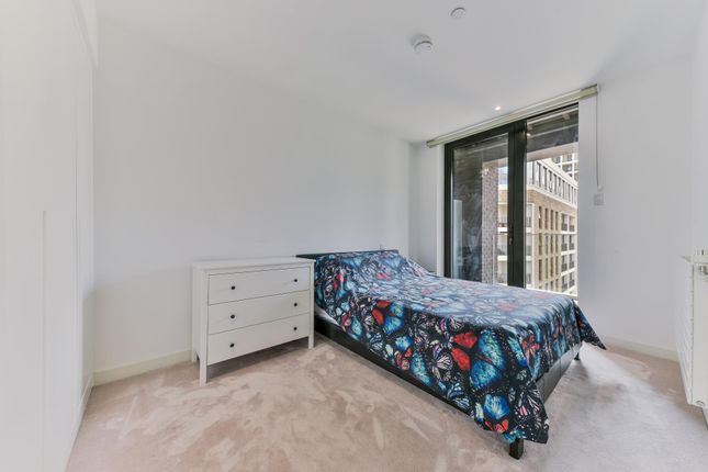 Flat for sale in Cutter House, Royal Wharf, London