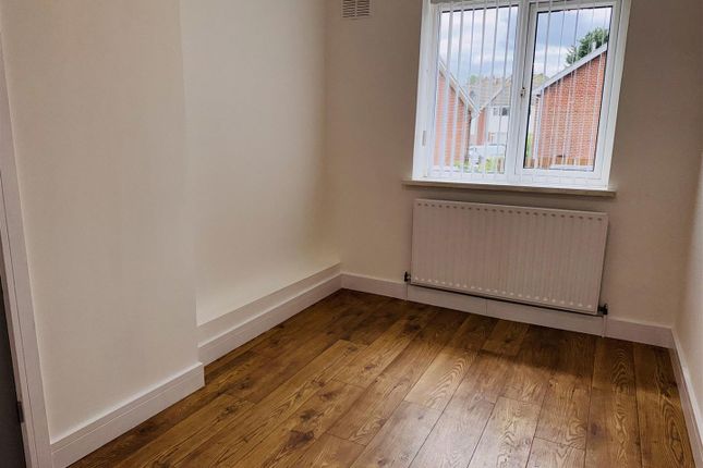 Room 5, St Norbert Drive, Derbyshire photo 4