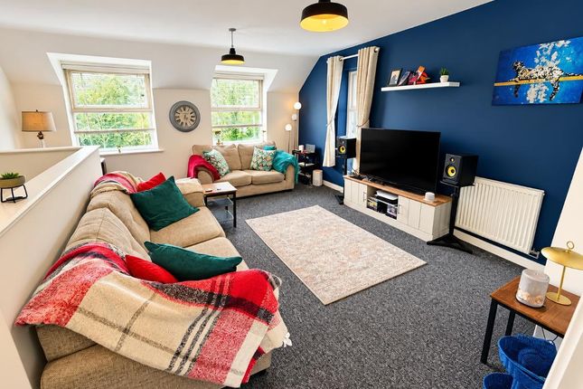 19, Southland Drive, Milton Keynes photo 3