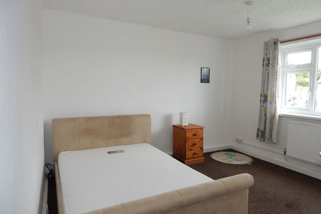 48 Preston Street, Batley photo 4