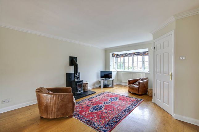 18, Clayton Mead, Surrey photo 4
