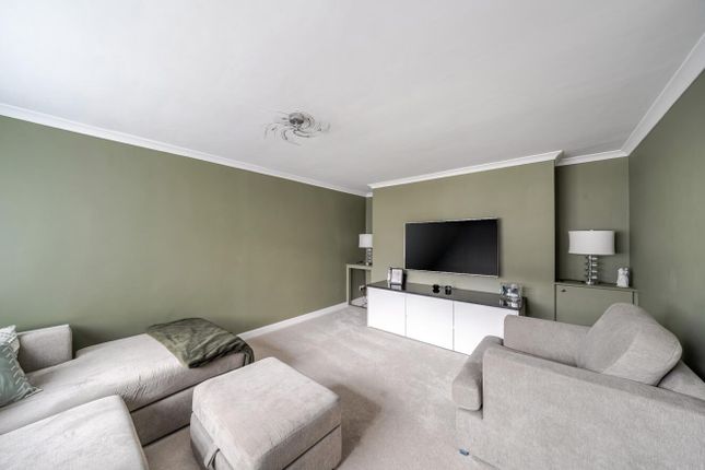 Nova, Croft Lane, Kings Langley photo 4
