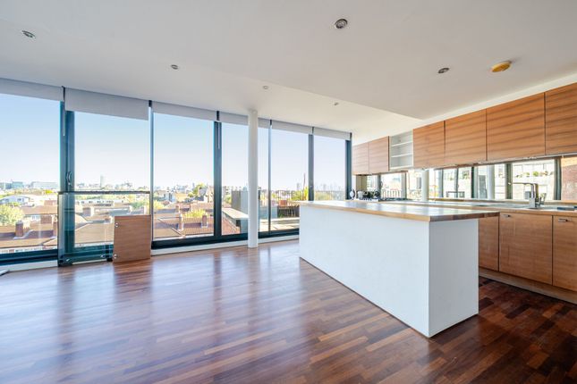 1-bed flat on Flat 508, Block C, London, £545,000