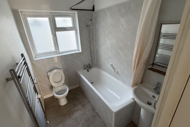 30, Dersingham Avenue, London photo 5