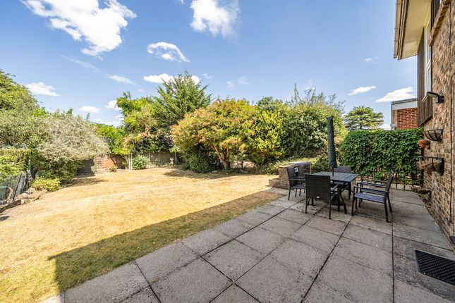 11 Hillcrest Close, Epsom photo 4