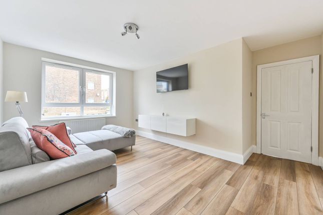 Flat for sale in Lavender Hill, Battersea, London