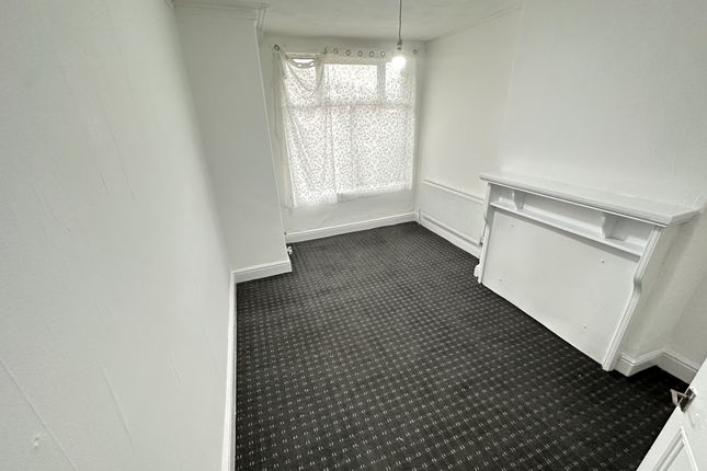 Terraced house to rent in Kensington Avenue, Manchester