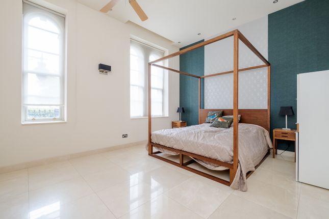 Flat 75, Princess Park Manor, Royal Drive, London photo 4