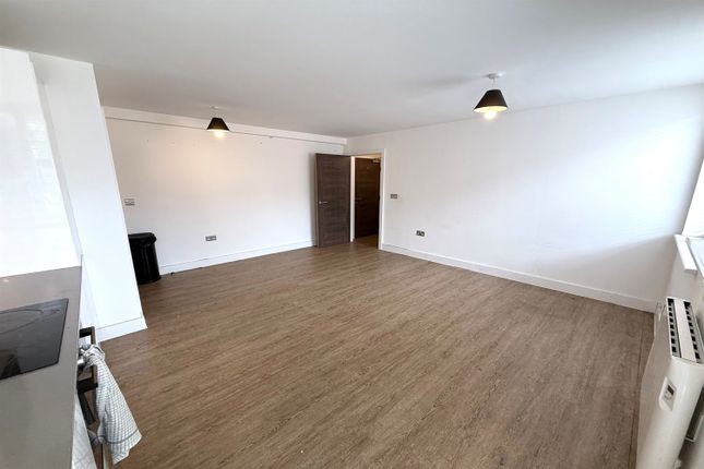 6, Dane Road, Sale photo 4