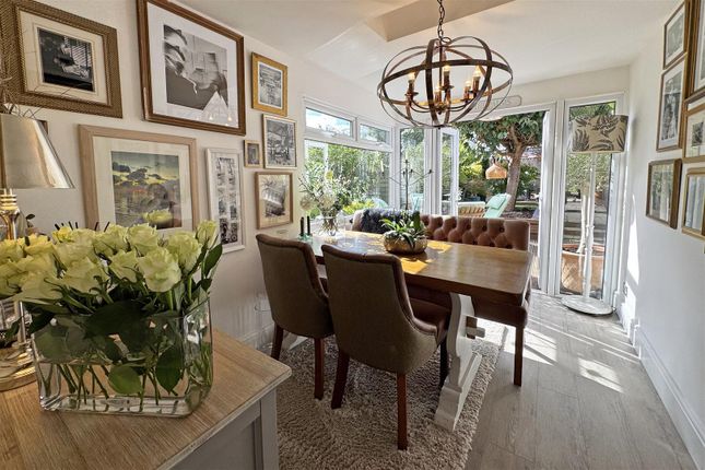 17, Hare Lane, Godalming photo 2