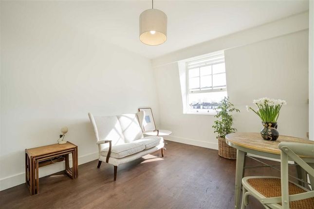 15 Mendip Houses, Welwyn Street, London photo 3