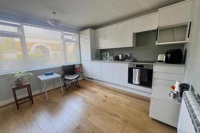 1, 63, Green Lane, Windsor photo 2