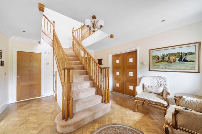 6, Cleopatra Close, Stanmore photo 3