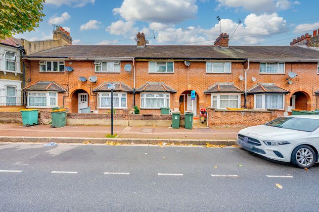 1-bed flat on Goldsmith Avenue, London, £210,000