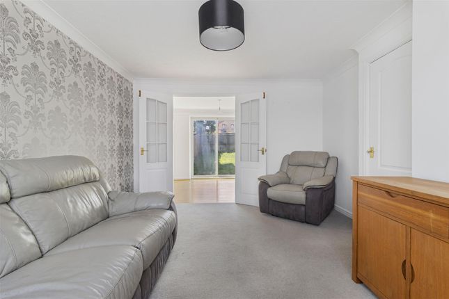 32, Lowry Close, Haverhill photo 2
