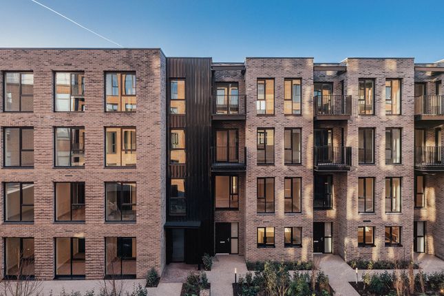 Thumbnail Flat for sale in Vabel Lawrence II, London