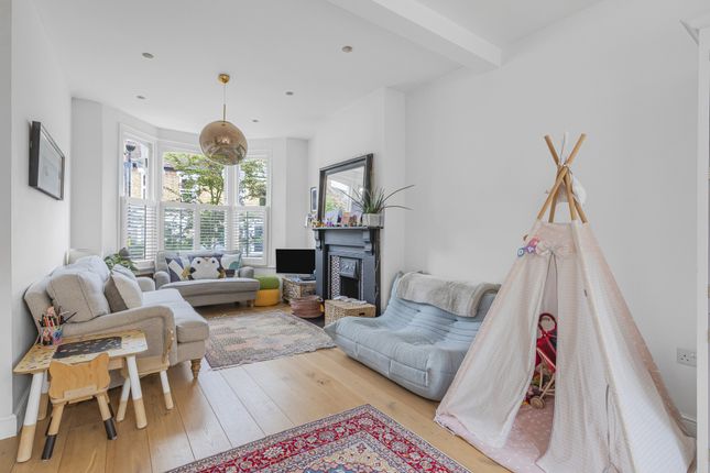 10, Ivanhoe Road, London photo 2
