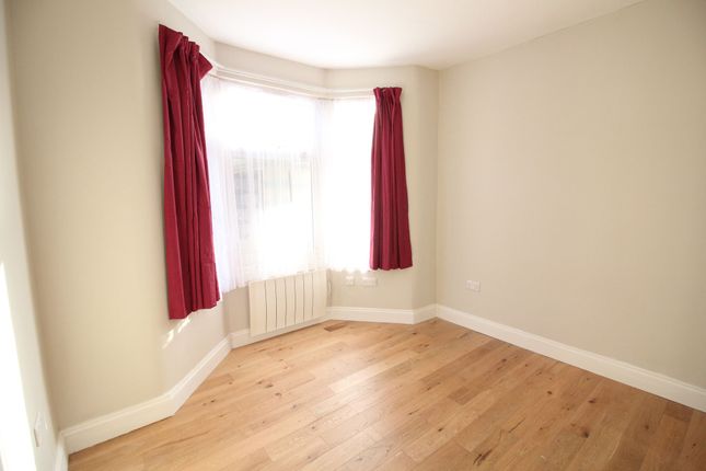 15 Thorpe Road, London photo 4