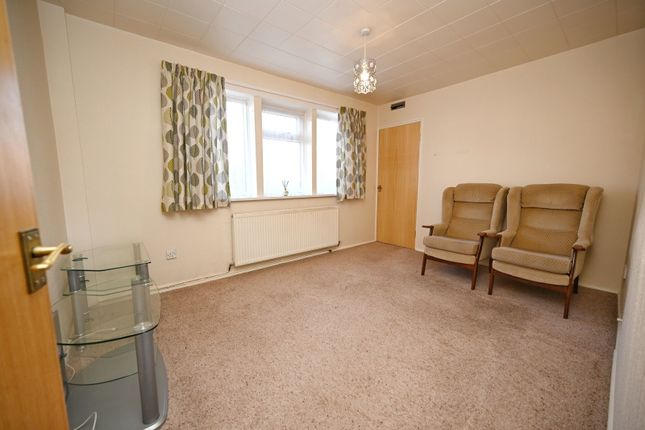 13, Doles Avenue, Barnsley photo 5