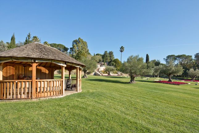 Villa for sale in Grimaud, Var, Provence-Alpes-Côte d`Azur, France