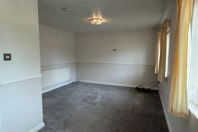 63, Hainault Avenue, Milton Keynes photo 4