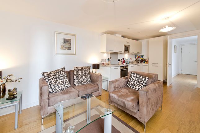 Flat to rent in Dovecote House, Water Gardens Square, Canada Street, London