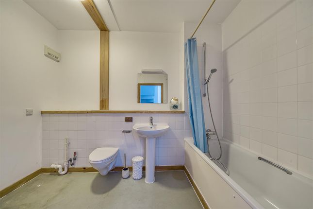 8, Dunster Way, Wallington photo 3