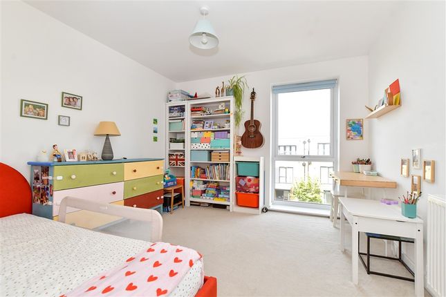Safflower Lane, Romford photo 4