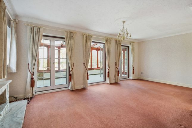 Warren Lodge, Warren Lane, Stanmore photo 2