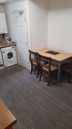 33 Wakefield Road, Room 1, NORMANTON photo 2