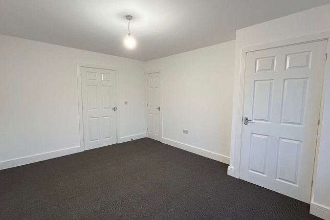 2, Hazel Gardens, Barnsley photo 4