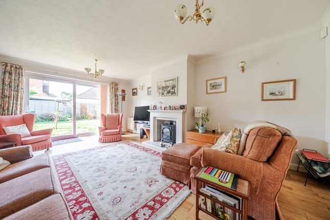 19 Warren Croft, Pulborough photo 2