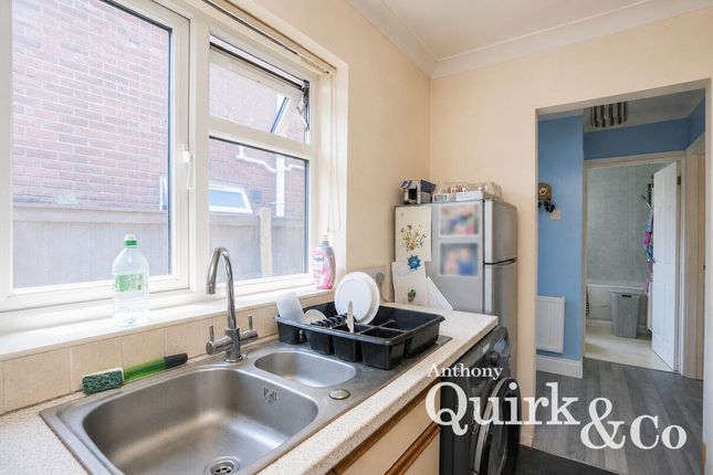 46b, Gafzelle Drive, Canvey Island photo 3