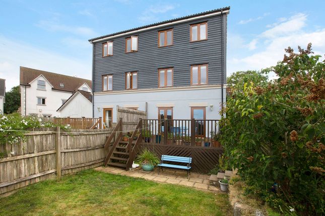 6 Stewart Gardens, Dawlish photo 4
