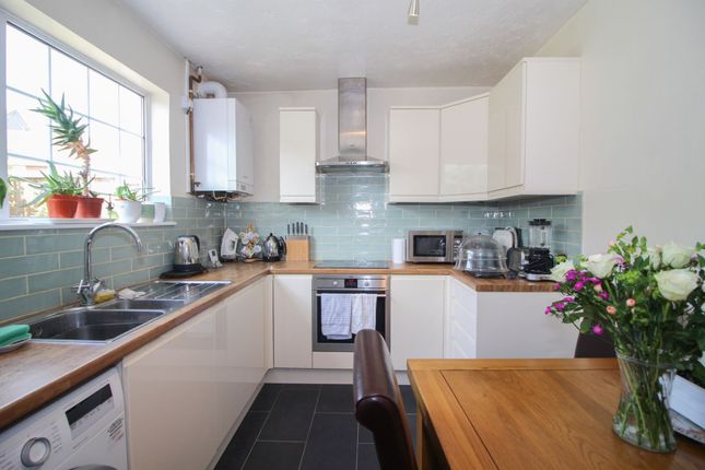 82 Muirfield Road, Watford photo 3
