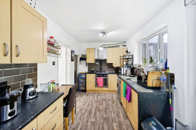 14, Whiston Road, Northampton photo 4