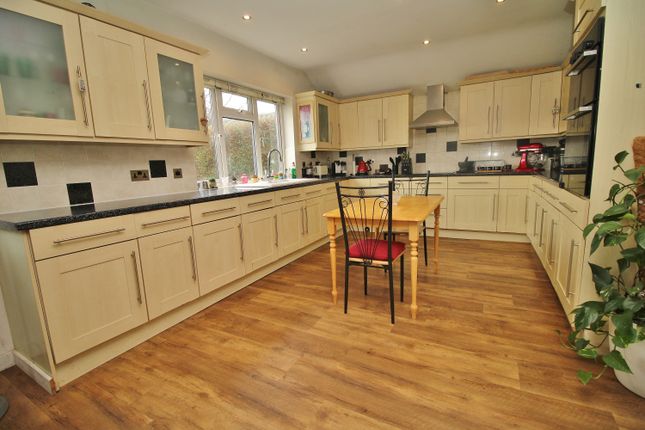 45, St. Leonards Avenue, Hayling Island photo 3