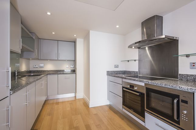 Flat to rent in Sheldon Square, London