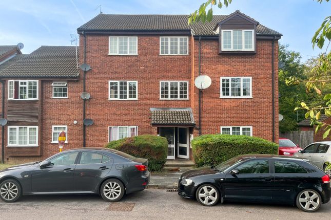 Thumbnail Flat for sale in St Peters Close, Daventry