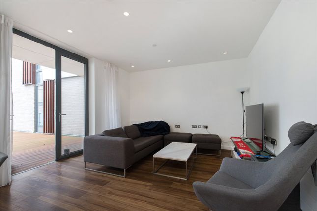 Flat to rent in Quebec Way, London