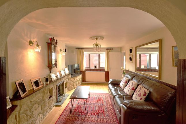 18, Hammer Hill, Haslemere photo 3